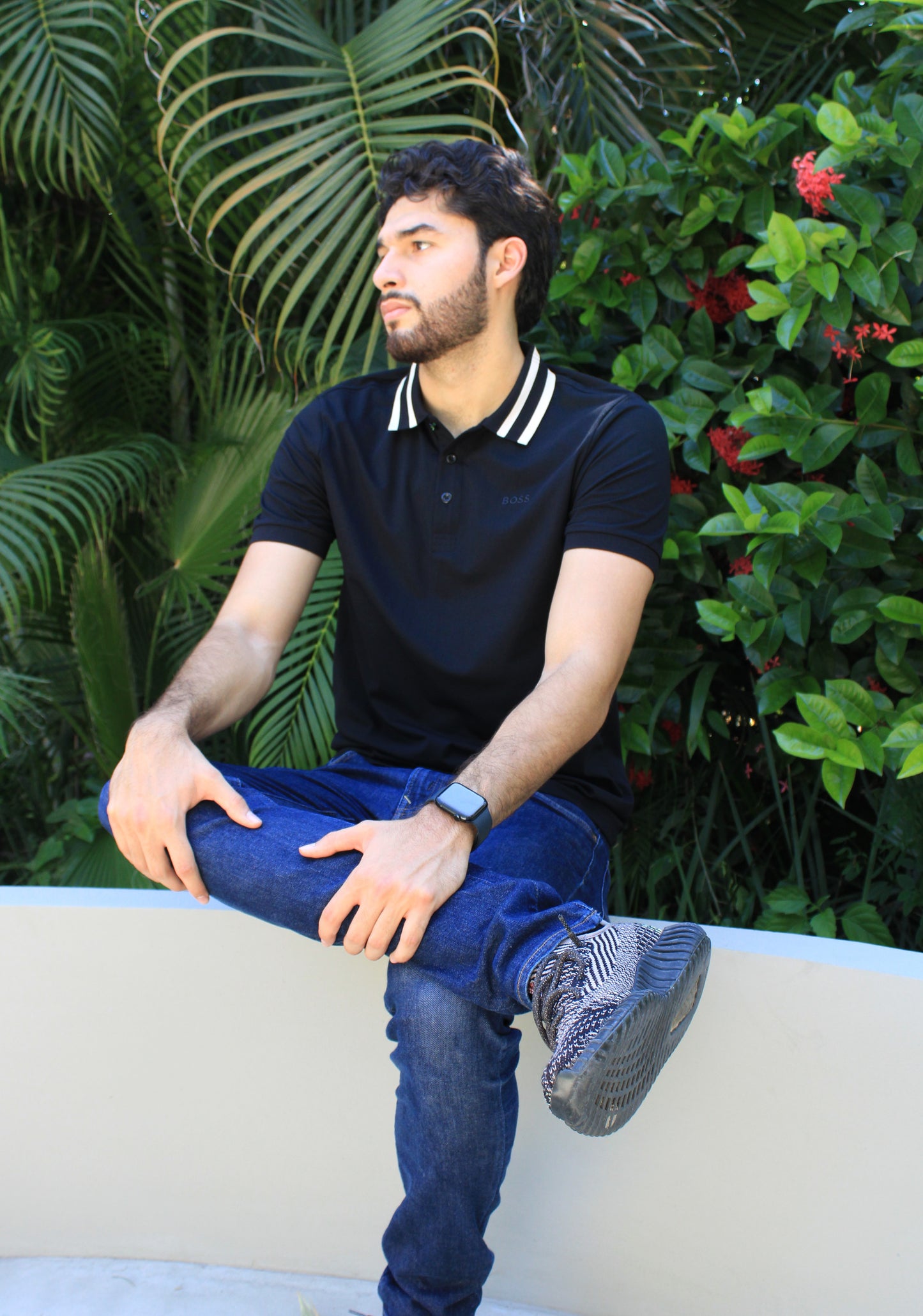 Playera Polo Boss Negra Con Diseño en Cuello Color Cafe