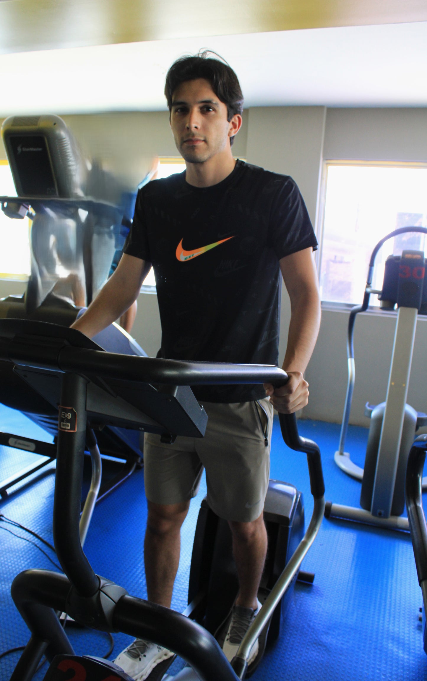 Playera Deportiva Nike Negra Con Diseños de la marca