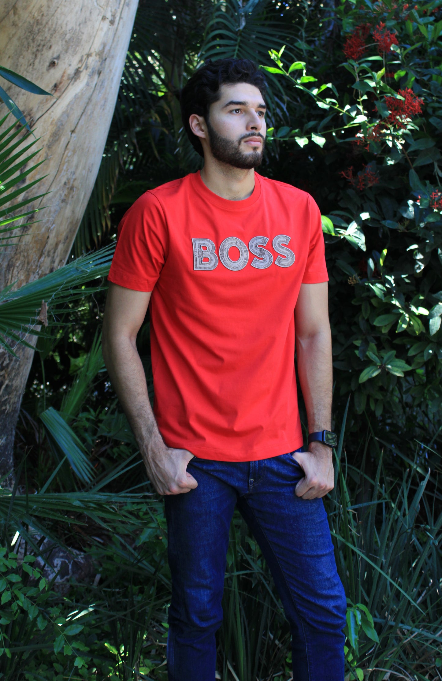 Playera Hugo Boss Roja Con Letras Doradas