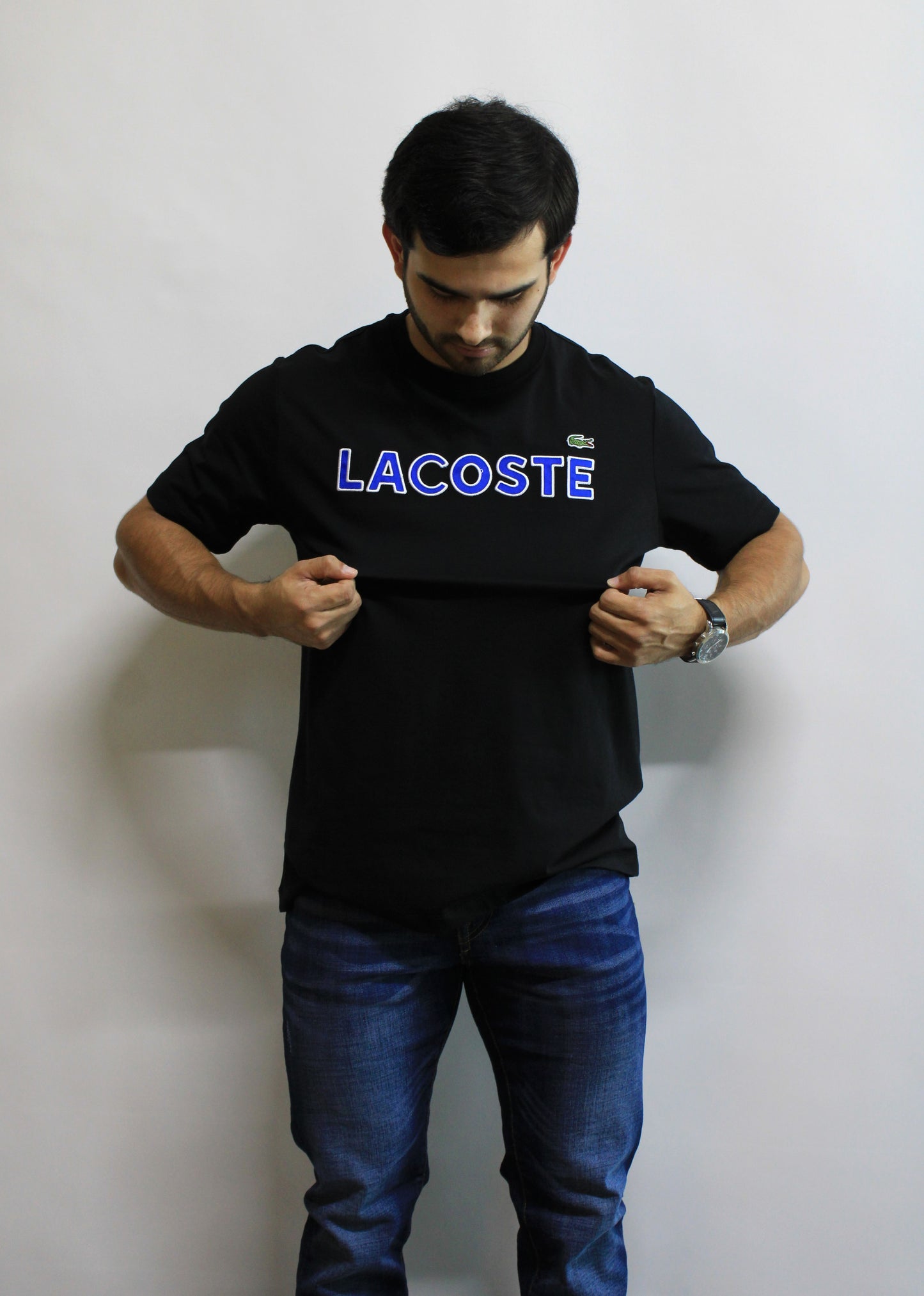 Playera Lacoste Negra Con Diseño En Color Azul