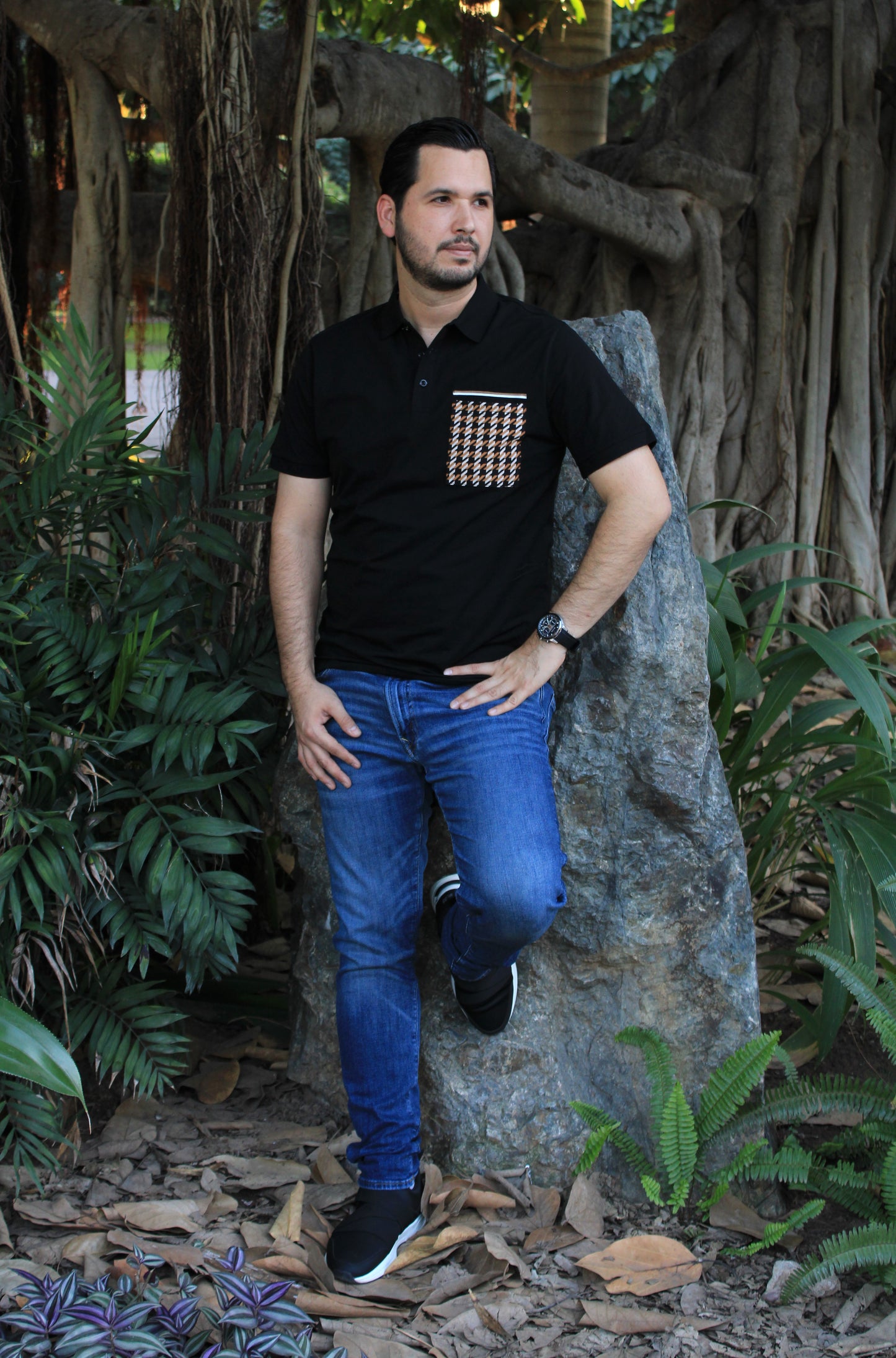 Playera Polo Hugo Boss Negra Con Diseño De Cuadros En Bolsa