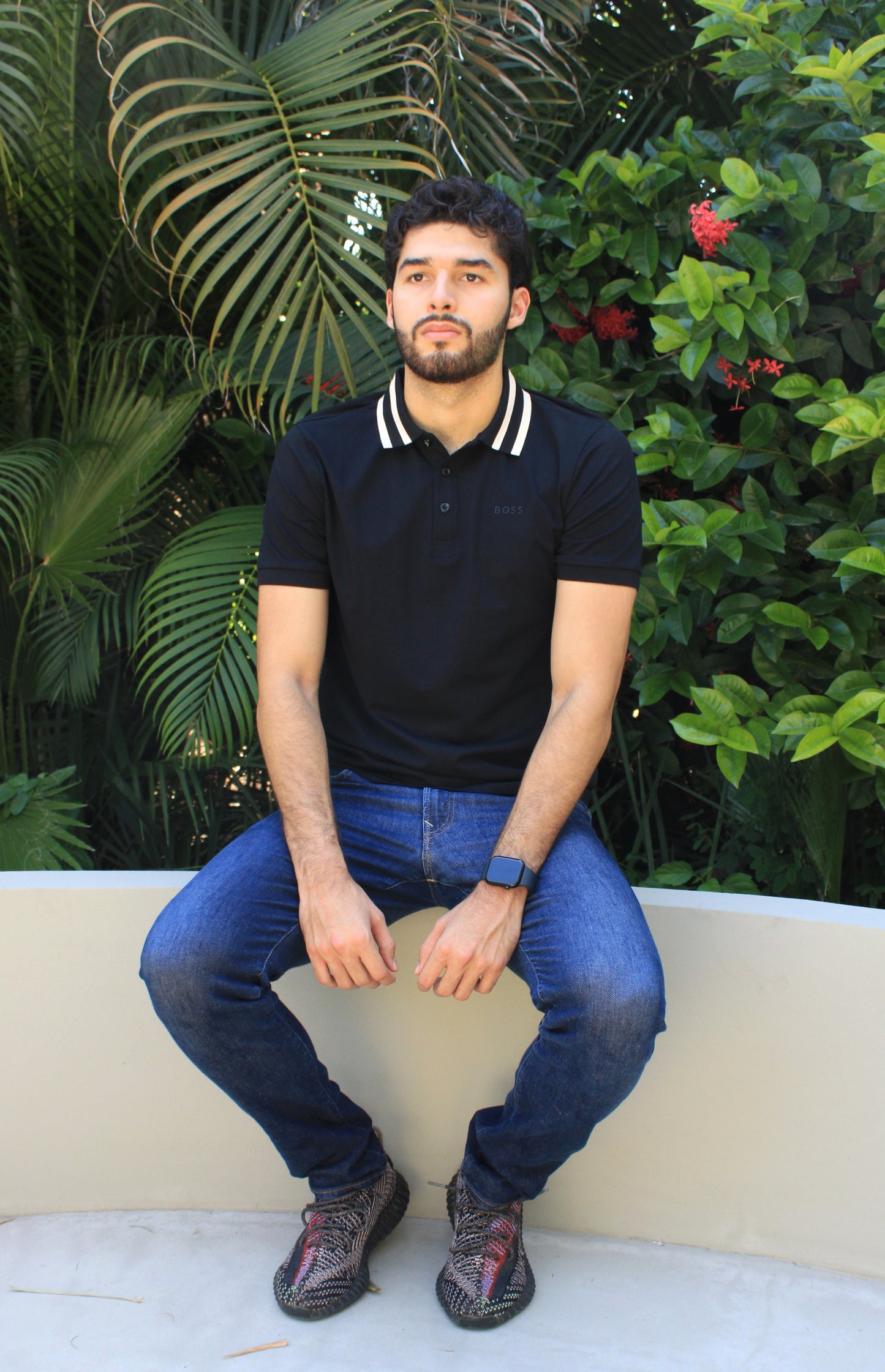 Playera Polo Boss Negra Con Diseño en Cuello Color Cafe