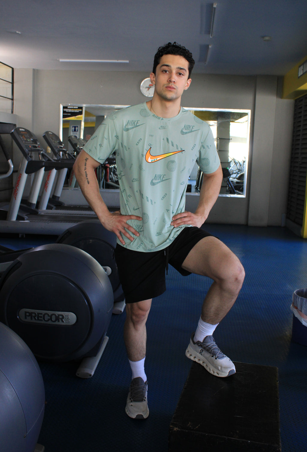 Playera Deportiva Nike Verde Menta Con Diseños de la marca
