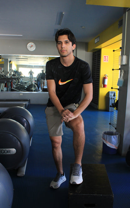 Playera Deportiva Nike Negra Con Diseños de la marca