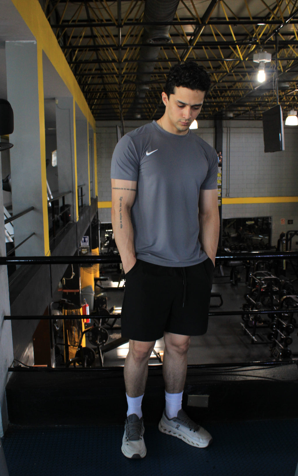 Playera Deportiva Nike Gris