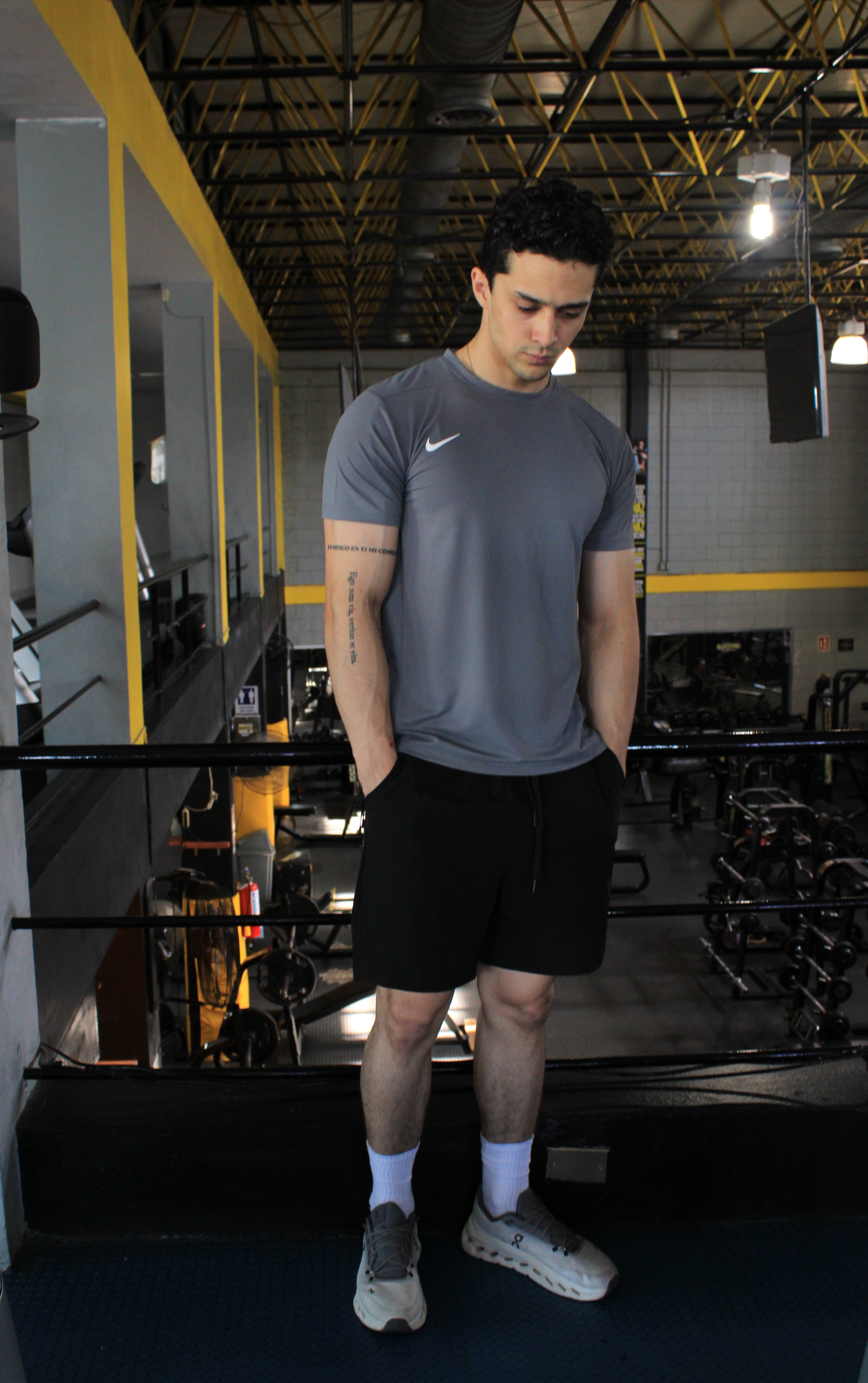 Playera Deportiva Nike Gris