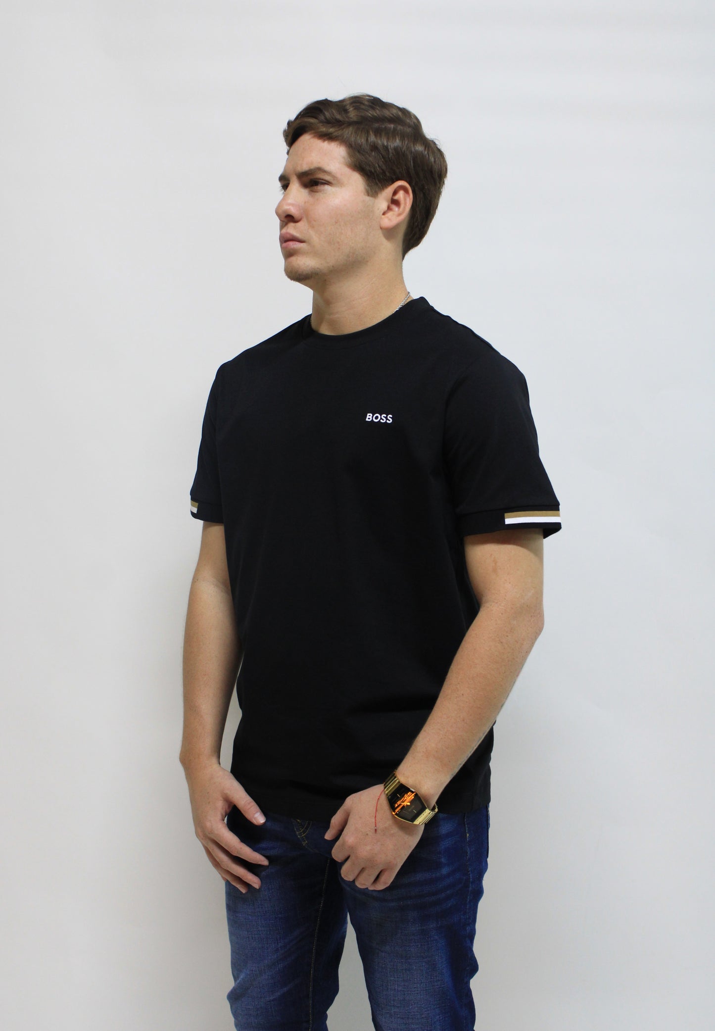 Playera Hugo Boss Negra diseño En mangas
