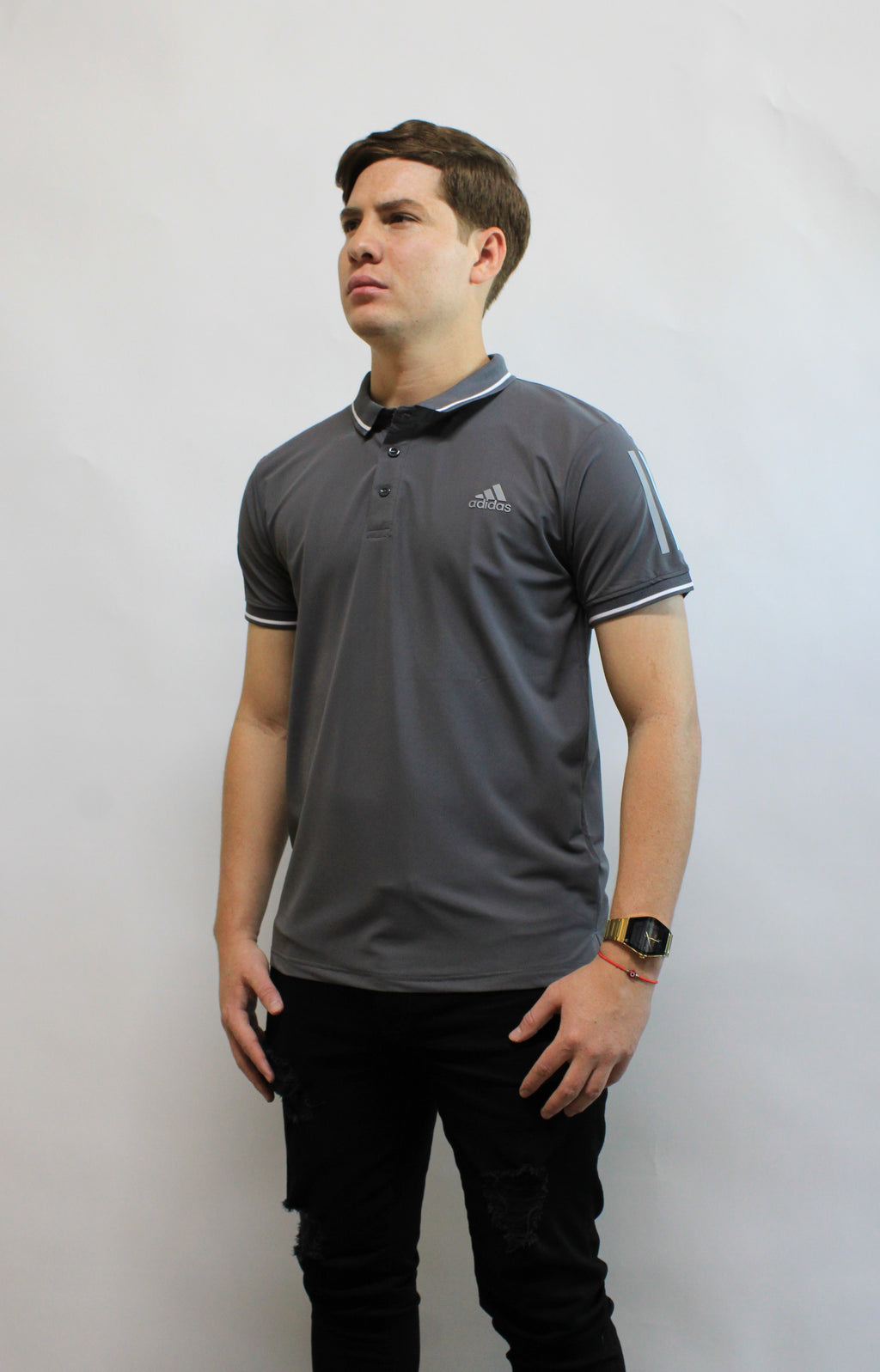 Playera Polo Deportiva Adidas Gris con Detalles Blancos