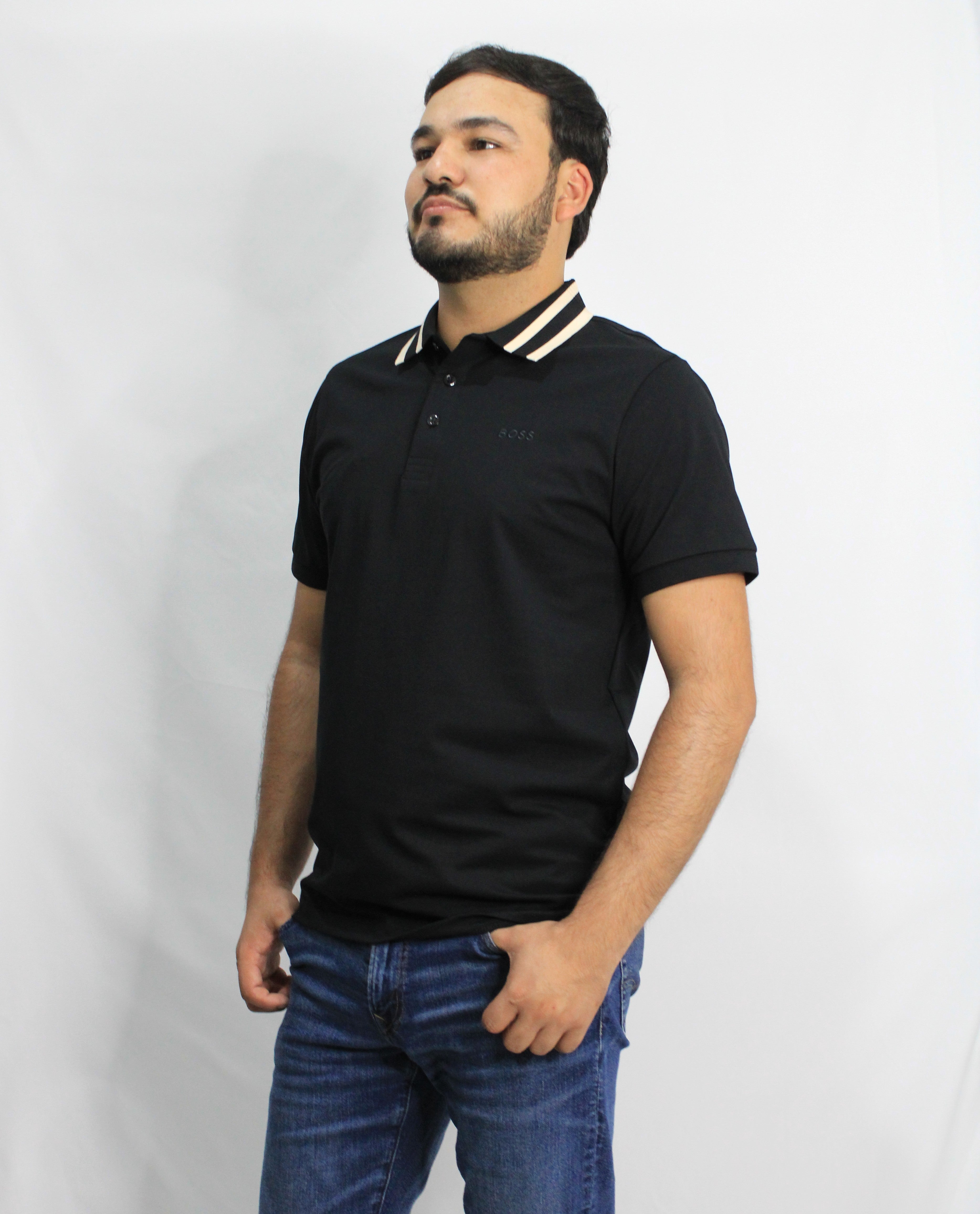Playera Polo "Boss Negra Con Detalles Blancos En El Cuello"