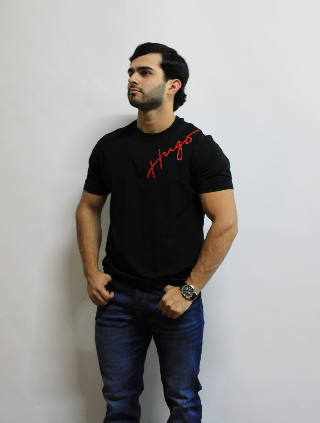 Playera Hugo Boss Negra Diseño de Letras Rojas