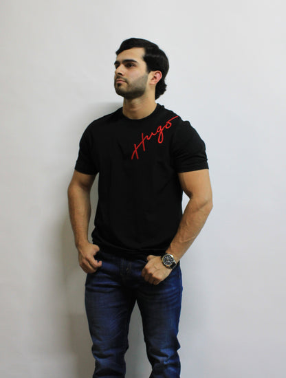 Playera Hugo Boss Negra Diseño de Letras Rojas