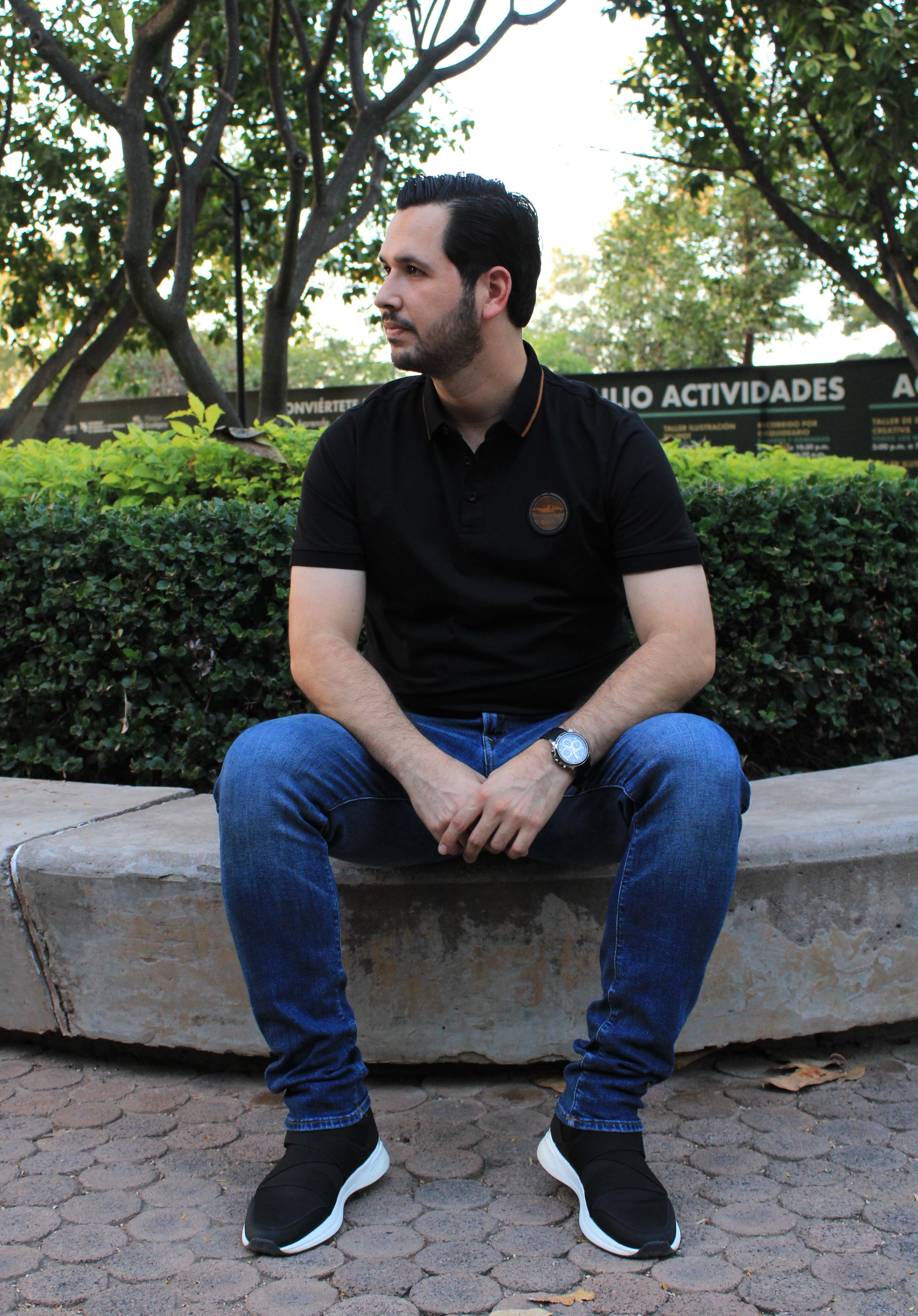 Playera Polo Boss Porsh Negra Con Diseño En Cuello Color Café