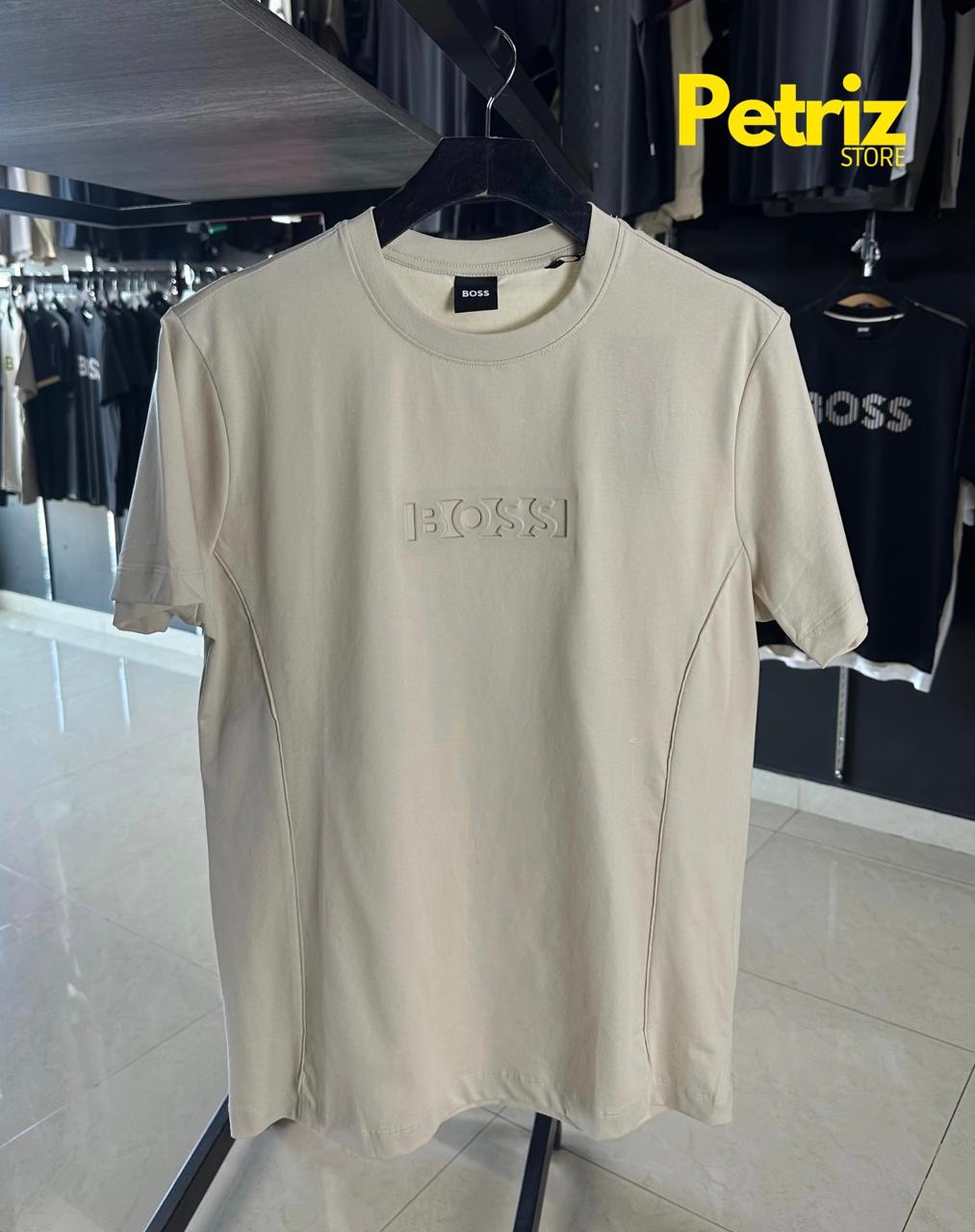 Playera cuello redondo "Boos Beige con diseño en Relieve