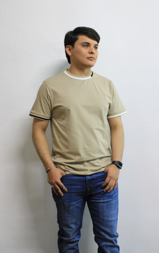 Playera Hugo Boss Beige Diseño en Cuello Y Mangas