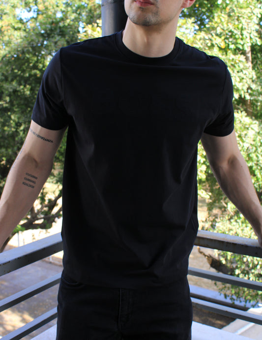 Playera Hugo Boss Negra Con Diseño En frente Bordado Color Negro