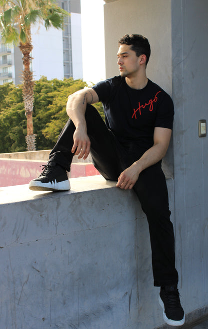 Playera Hugo Boss Azul Marino Diseño de Letras Rojas