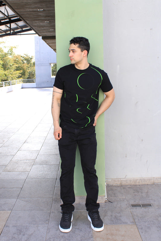 Playera Hugo Boss Negra Con Estampado En toda La Playera Color Verde